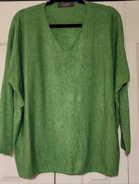 Women's V-Neck Sweater in Green